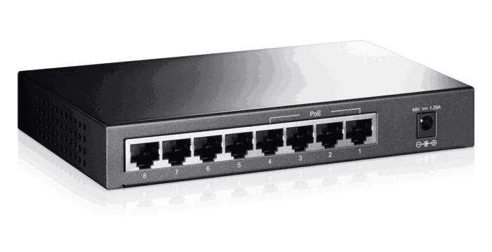 8 портів 10/100 Мбіт/с (4xPoE)